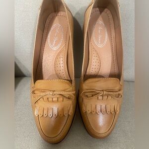 Mona Flying Tan Leather Loafers